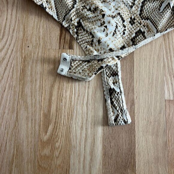 ASTR the label snake print deep v bodysuit‎ sexy onepiece small strappy glam - Picture 4 of 8